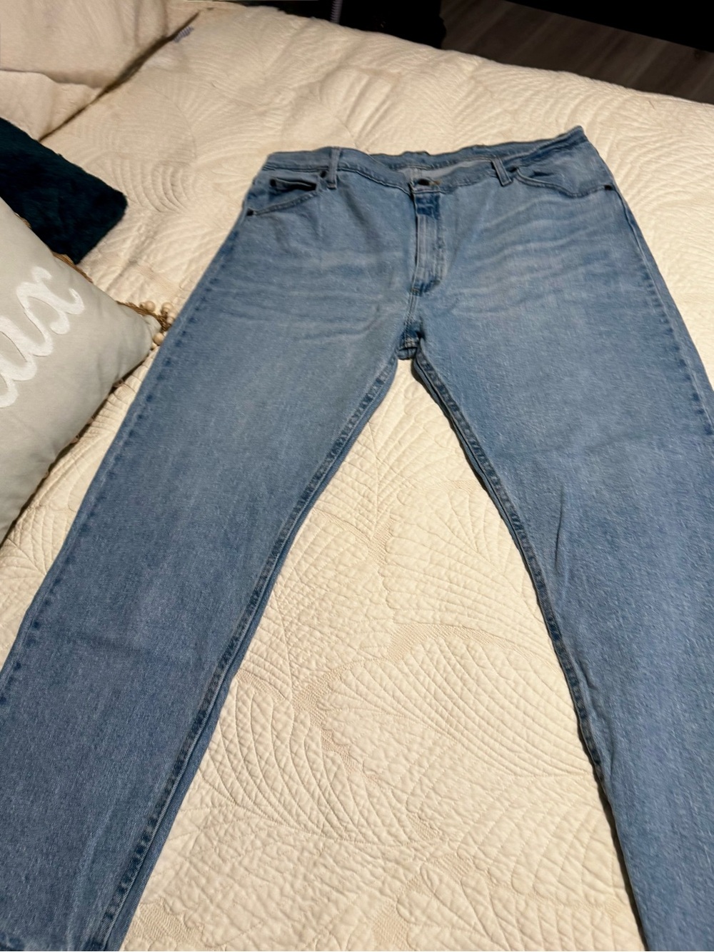 Men's Wrangler Classic Light Wash Strainght Blue Jeans